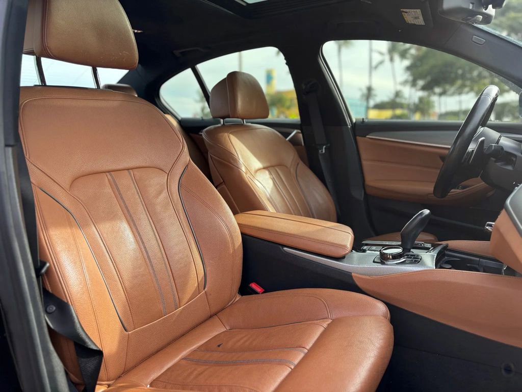 Used 2018 BMW M550i xDrive image 9