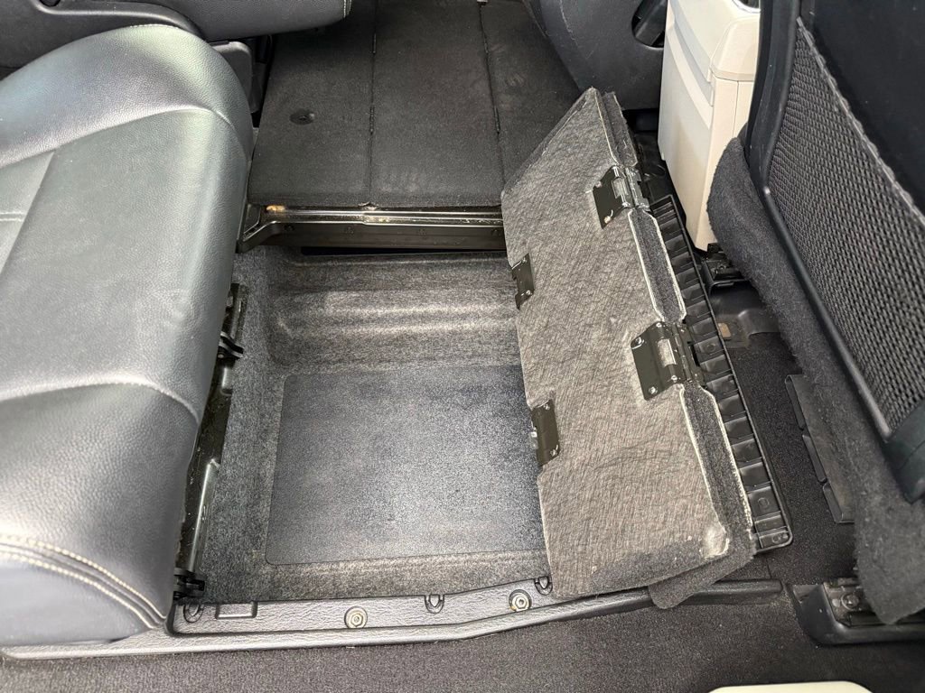 Used 2014 Chrysler Town & Country Touring image 56