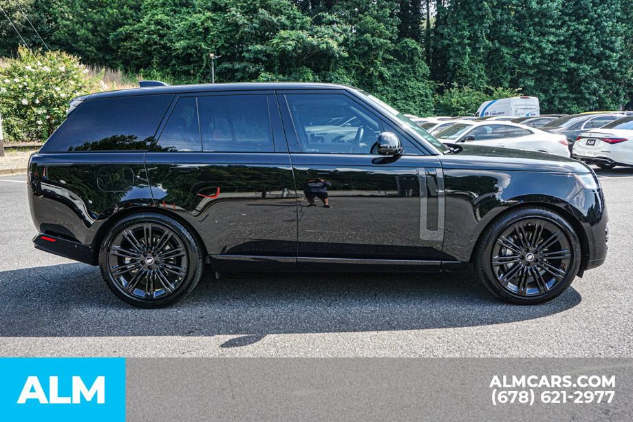 Used 2025 Land Rover Range Rover SE AWD/4WD image 9