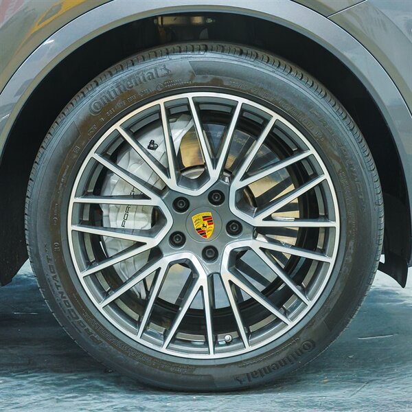 Used 2020 Porsche Cayenne Turbo AWD/4WD image 44