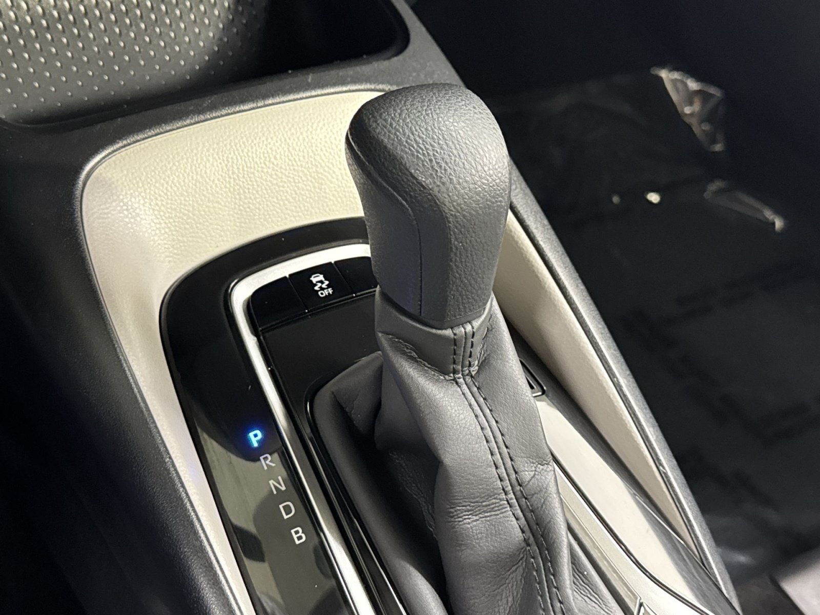 Used 2020 Toyota Corolla L FWD image 34