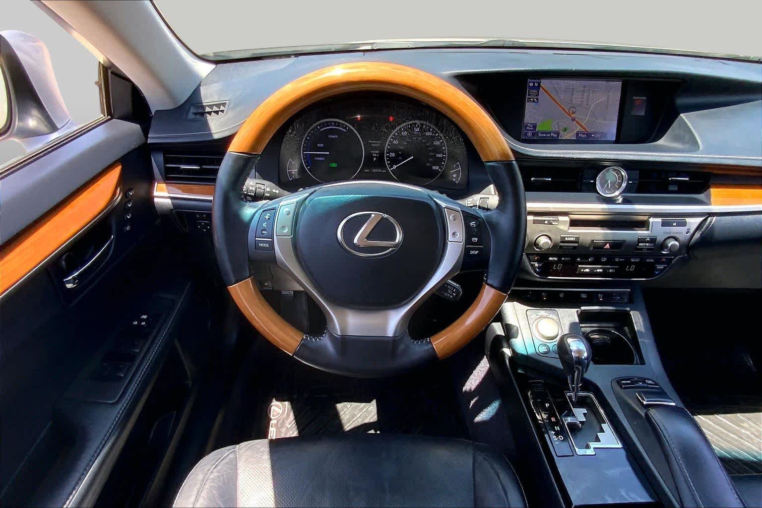 Used 2014 Lexus ES 300h w/ Luxury Package w/Bamboo Trim FWD image 6