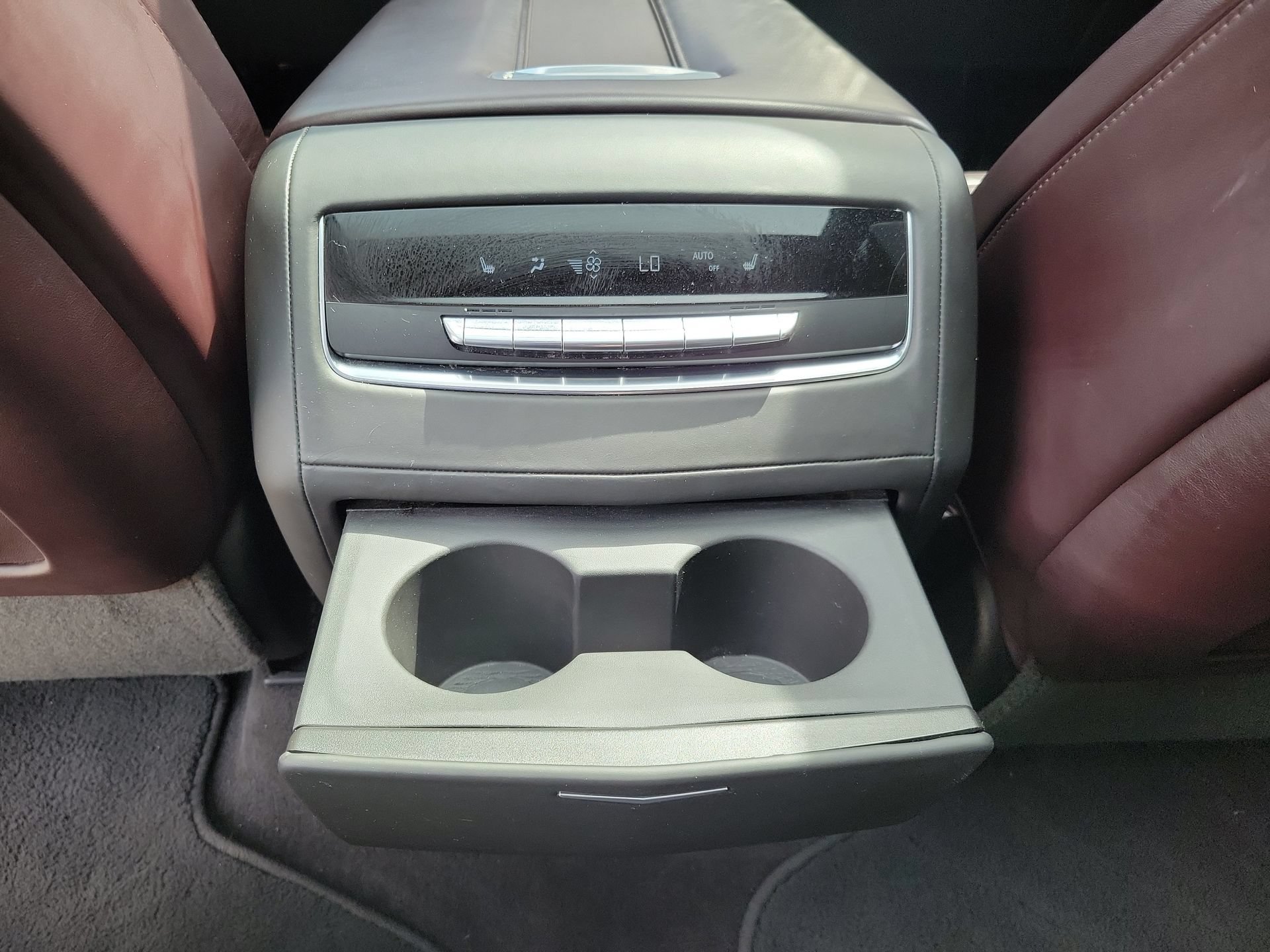 Used 2023 Cadillac Escalade Sport Platinum w/ Heavy-Duty Trailer Package AWD/4WD image 20