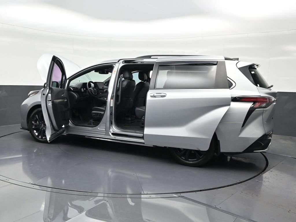 Used 2024 Toyota Sienna XSE w/ XSE Plus Package FWD image 37