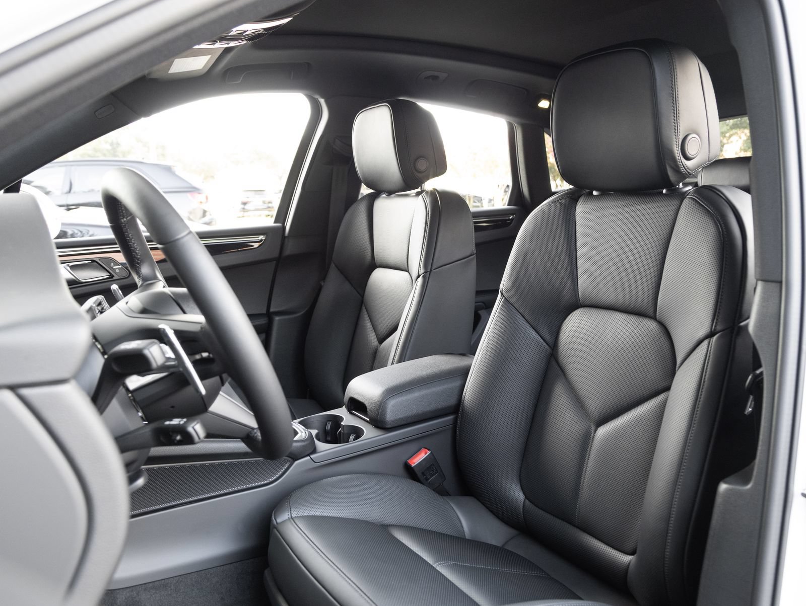 New 2026 Porsche Macan AWD/4WD image 5