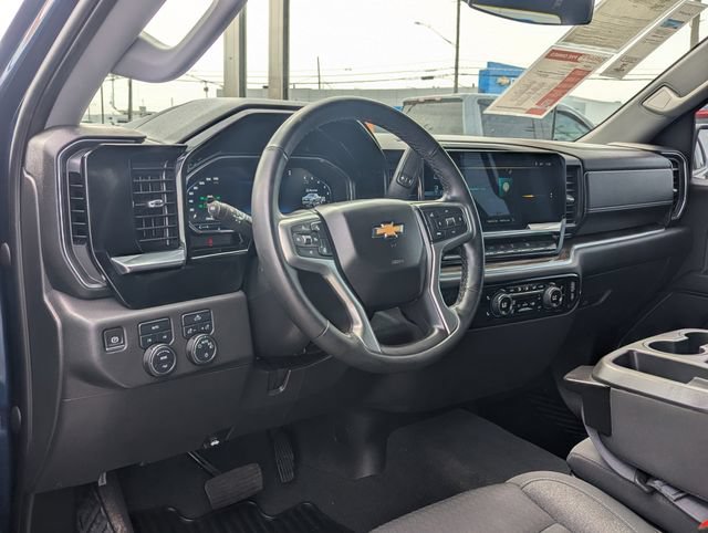 Used 2023 Chevrolet Silverado 1500 LT AWD/4WD image 4