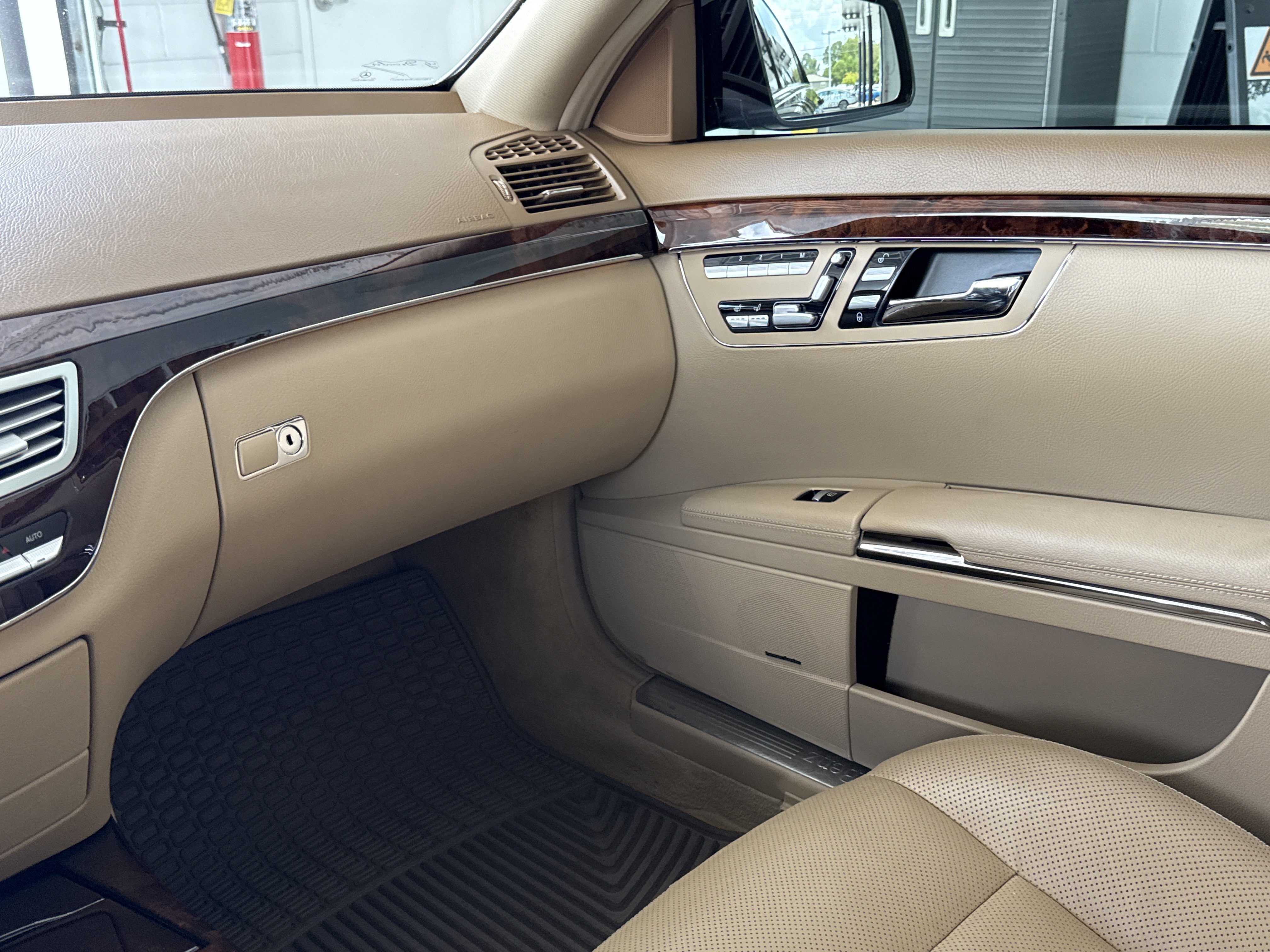 Used 2011 Mercedes-Benz S 550 image 46