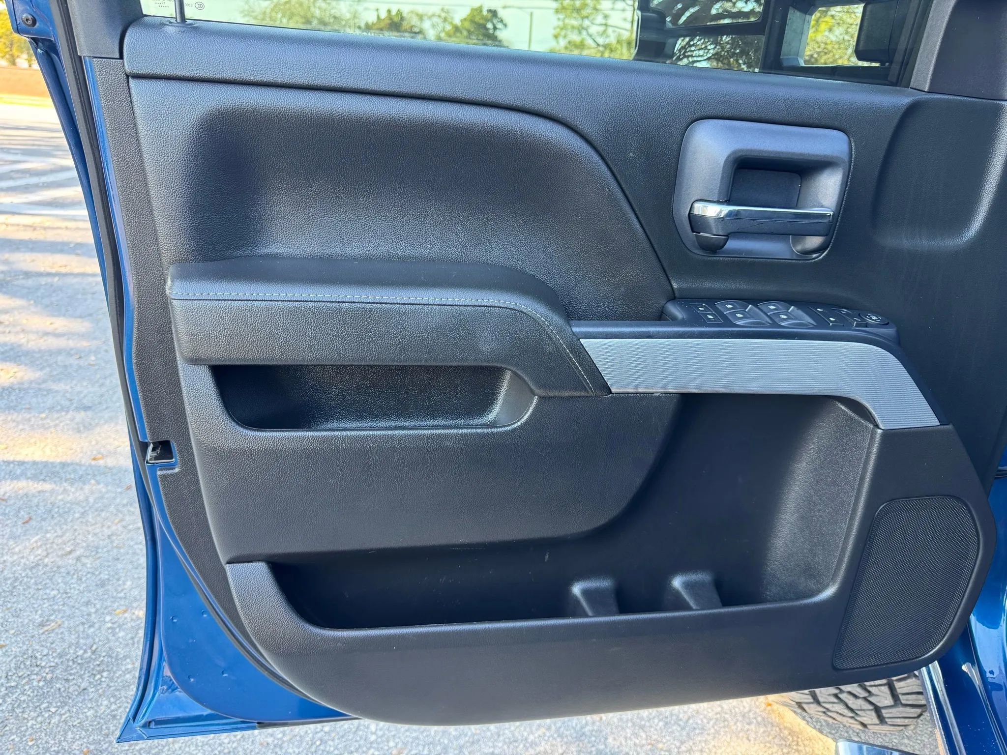 Used 2018 Chevrolet Silverado 2500 LT w/ LT Convenience Package AWD/4WD image 19