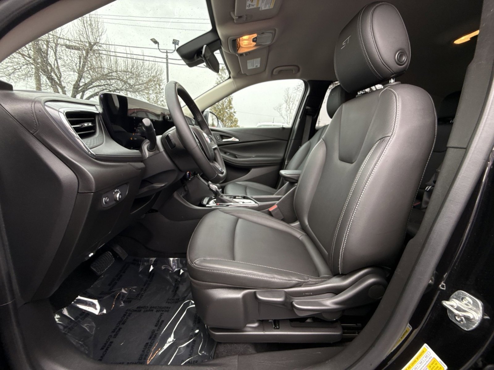 Used 2024 Buick Encore GX Sport Touring image 13