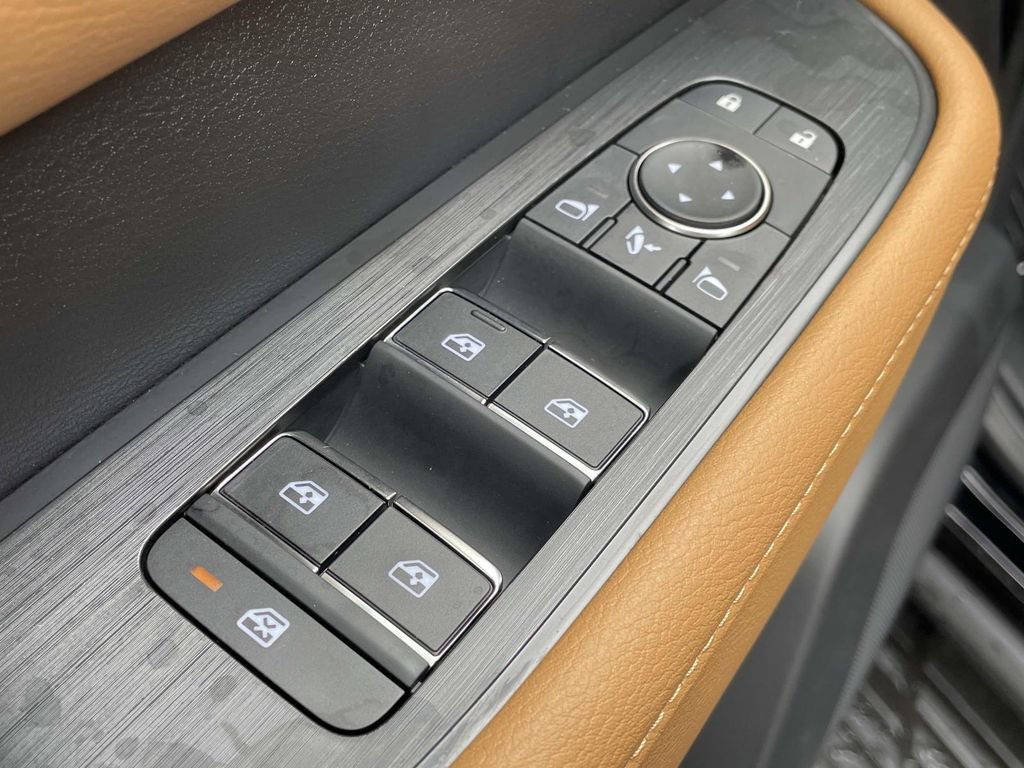 New 2025 Nissan Armada SL w/ Captain's Chari Seat Package RWD image 13