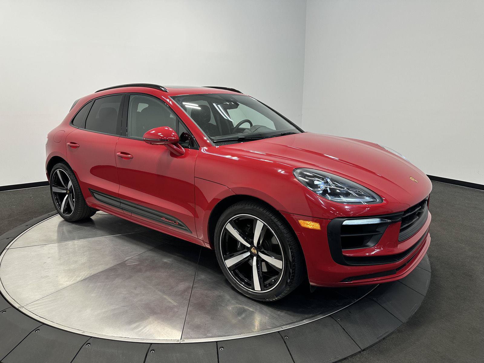 Used 2024 Porsche Macan S AWD/4WD image 9