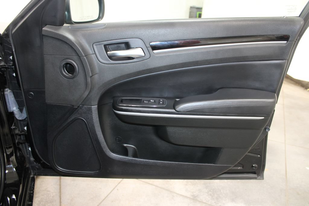 Used 2023 Chrysler 300 Touring AWD/4WD image 34