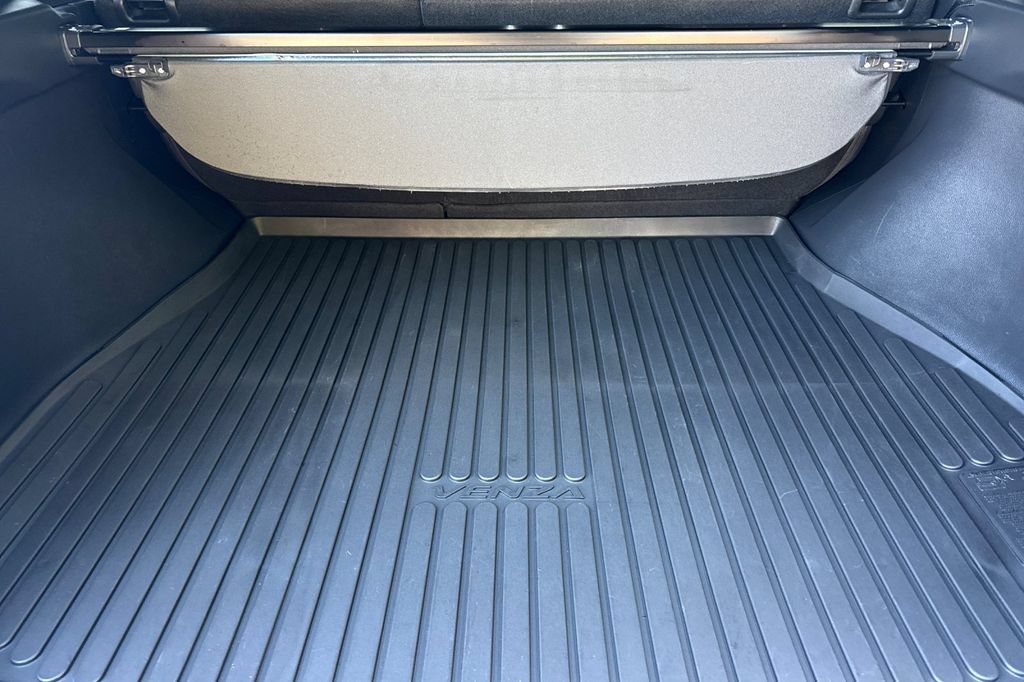 Certified 2022 Toyota Venza XLE AWD/4WD image 14