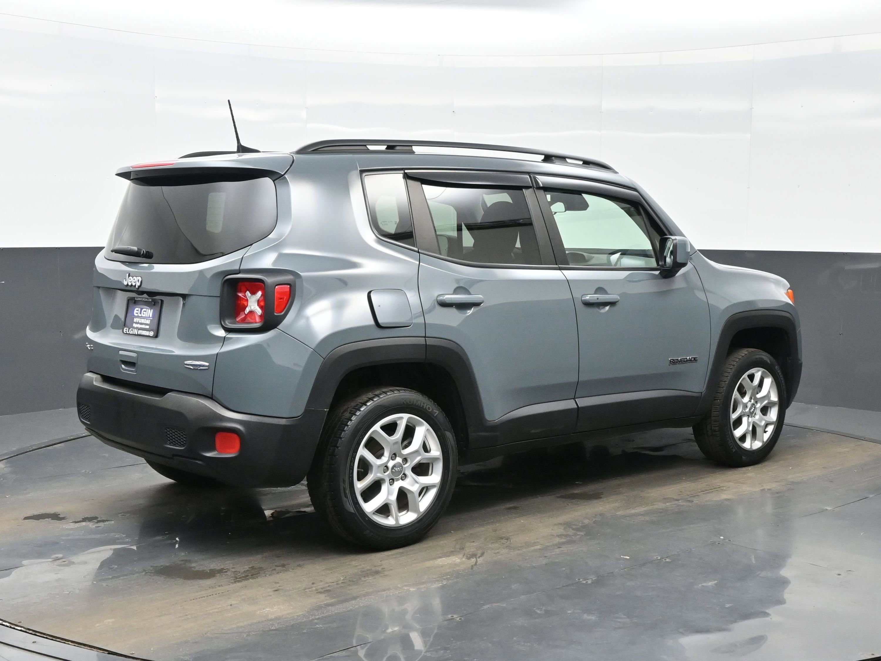 Used 2018 Jeep Renegade Latitude w/ Cold Weather Group image 6