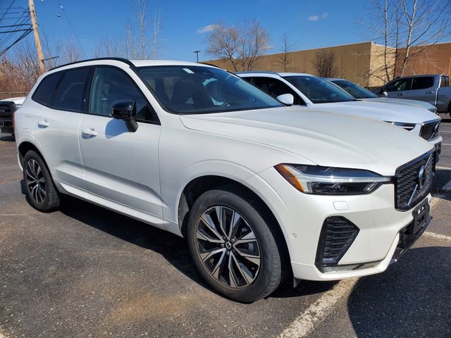 Used 2025 Volvo XC60 B5 Plus image 1