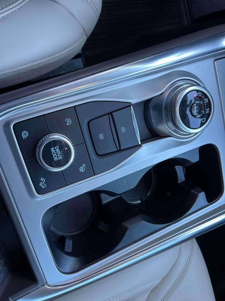 Used 2020 Ford Explorer Platinum w/ Premium Technology Package image 34