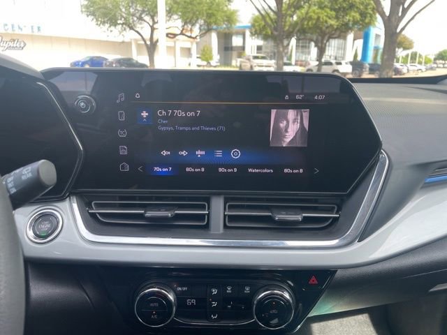 Used 2025 Chevrolet Trax LT image 13