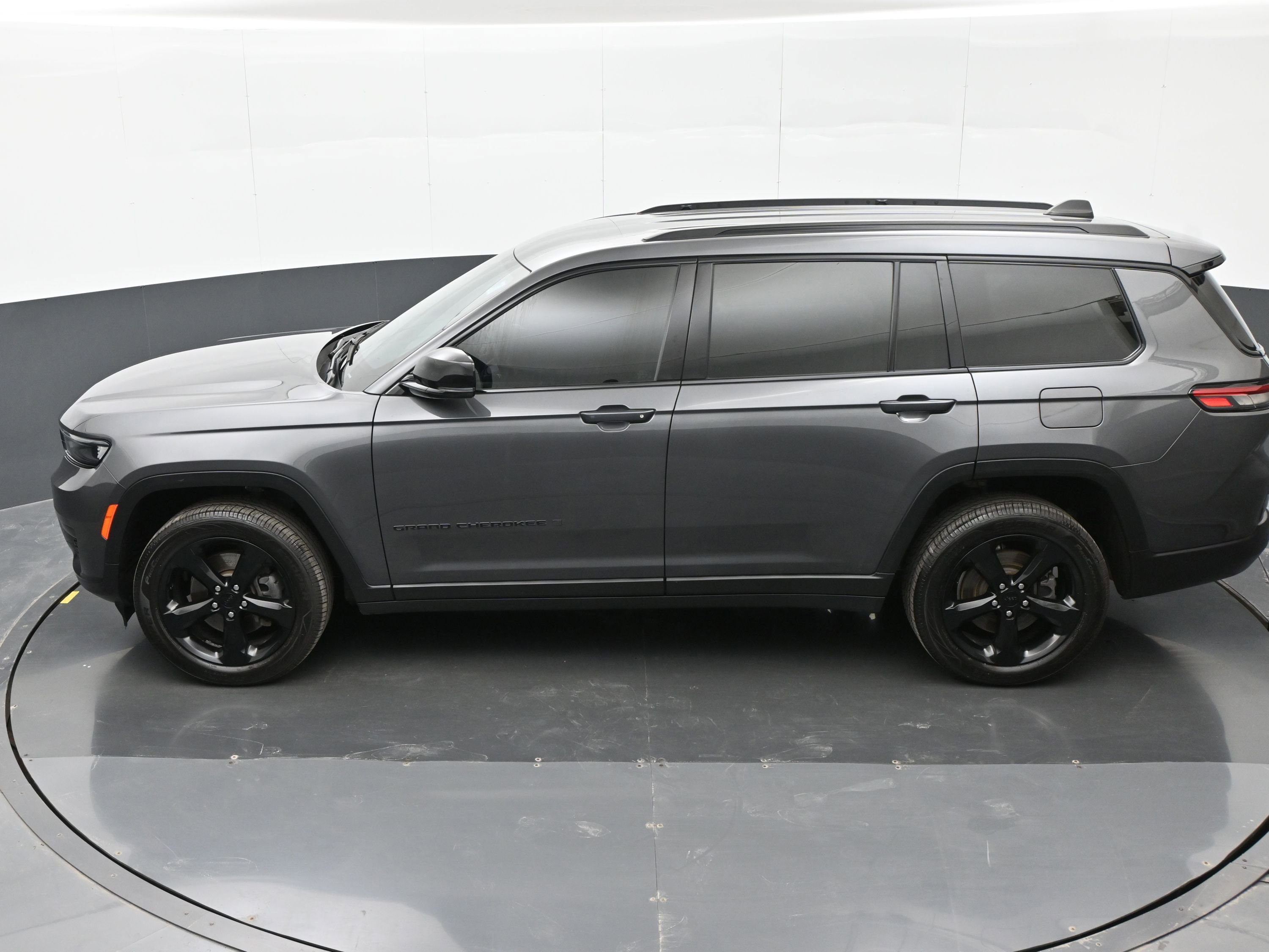 Used 2021 Jeep Grand Cherokee L Laredo AWD/4WD image 37