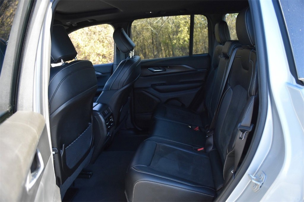 Used 2024 Jeep Grand Cherokee Altitude image 29