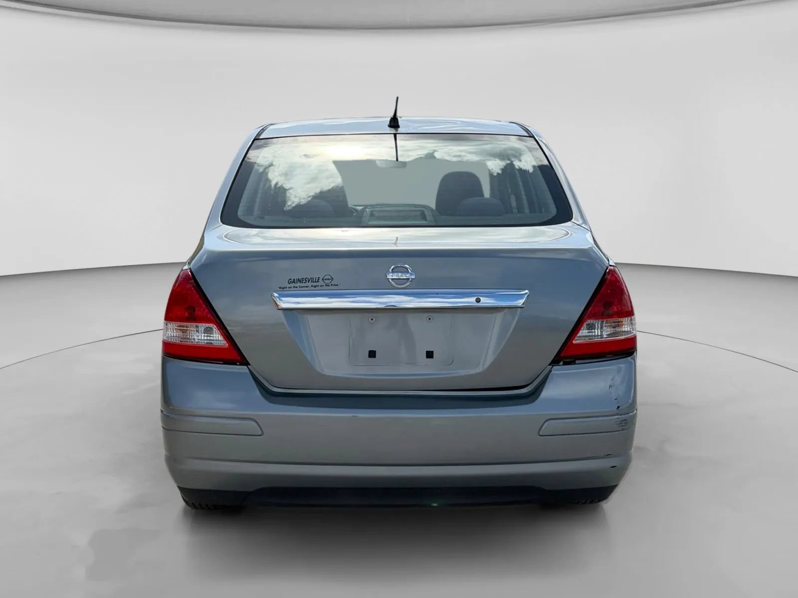 Used 2009 Nissan Versa 1.8 S FWD image 4