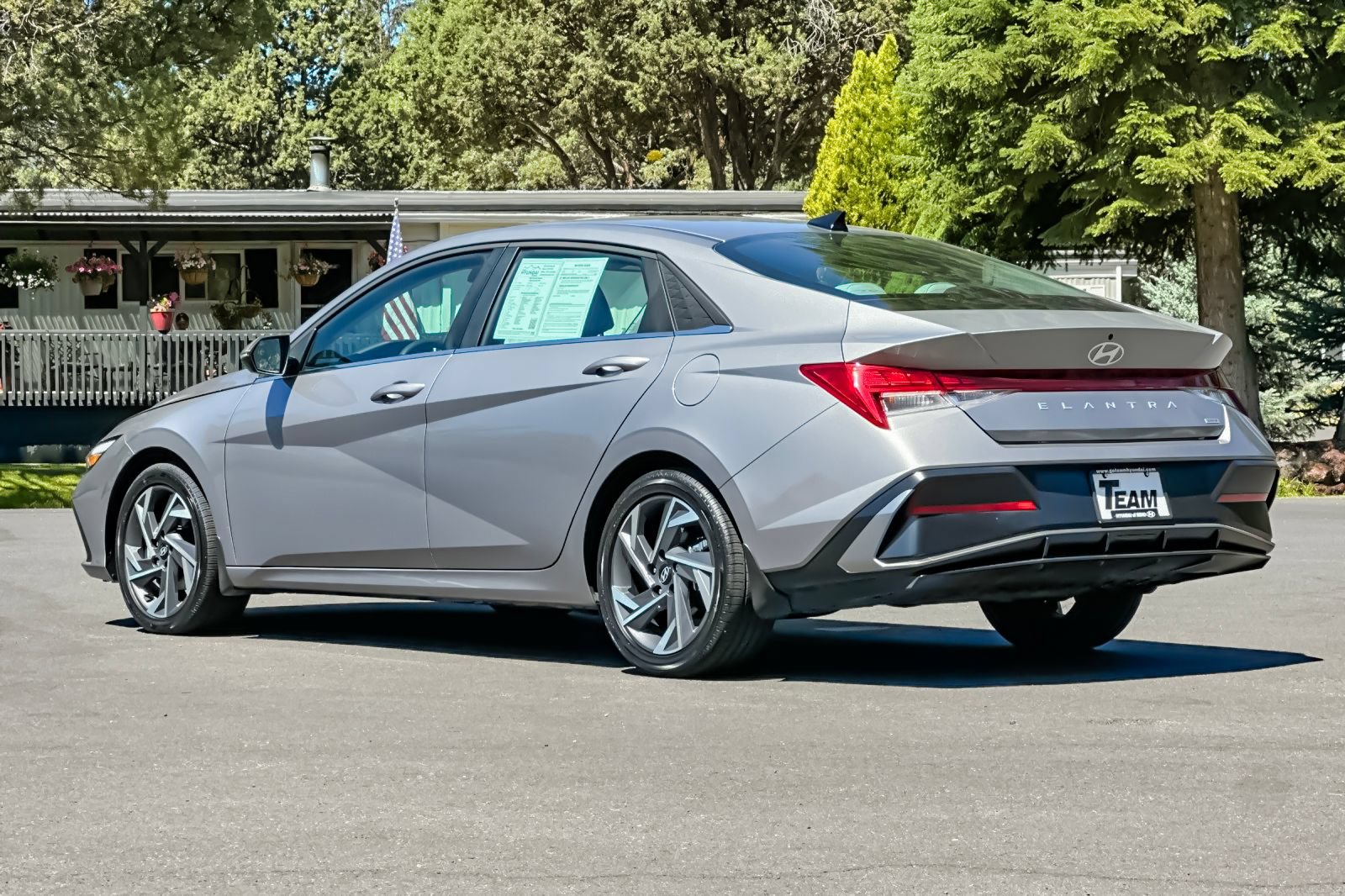 Used 2025 Hyundai Elantra Limited FWD image 6