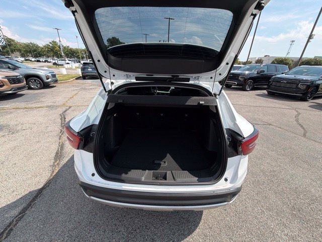 New 2026 Chevrolet Trax LT FWD image 32
