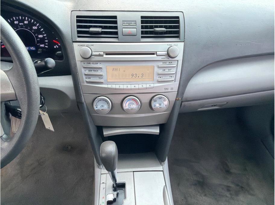 Used 2010 Toyota Camry LE FWD image 17