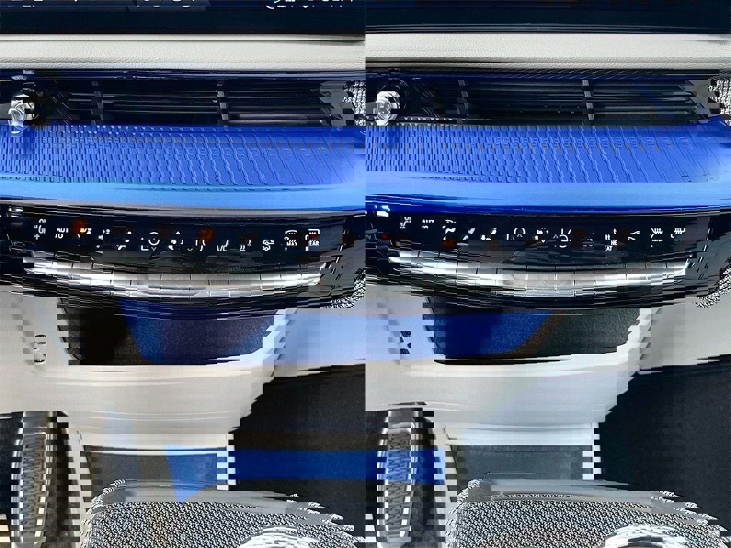 New 2026 Cadillac Optiq Luxury 1 image 15