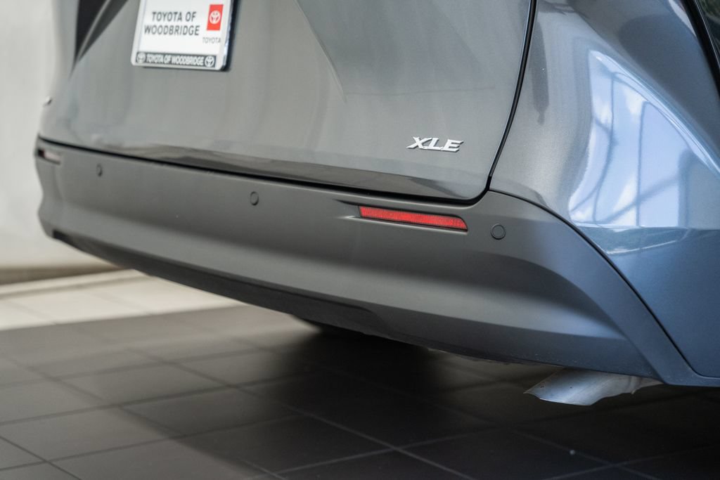 Used 2025 Toyota Sienna XLE FWD image 9