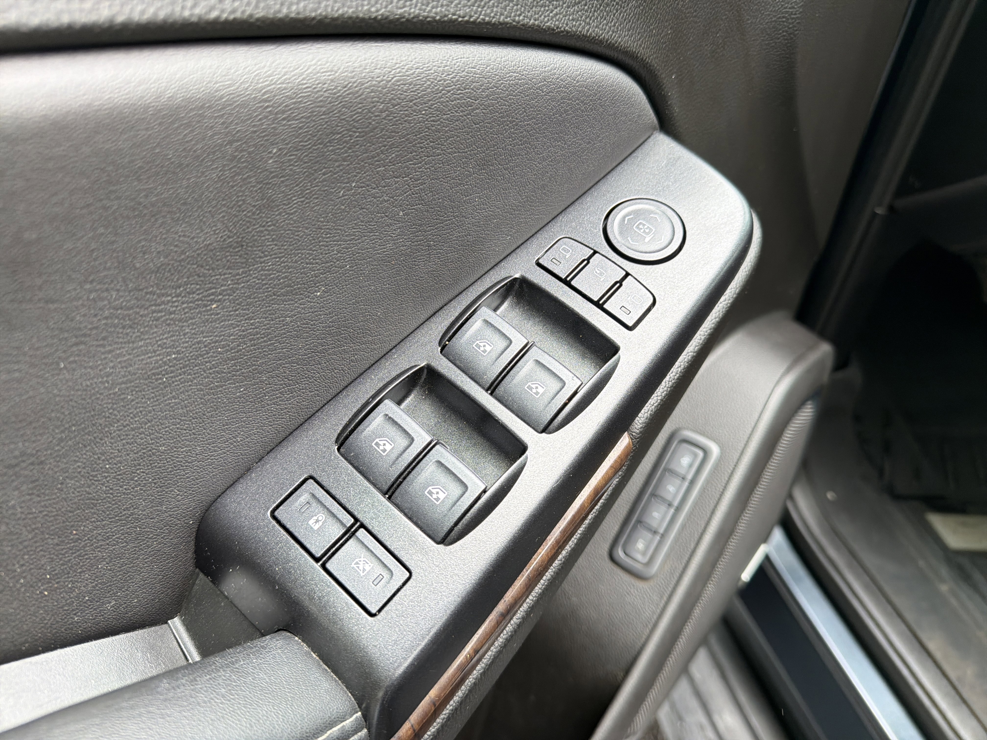 Used 2019 Chevrolet Tahoe LT AWD/4WD image 15