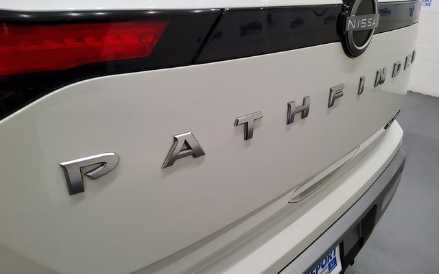 Used 2024 Nissan Pathfinder Platinum image 40