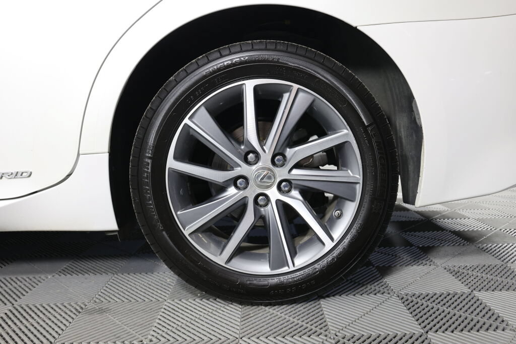 Used 2016 Lexus ES 300h w/ Luxury Package w/Wood Trim FWD image 8