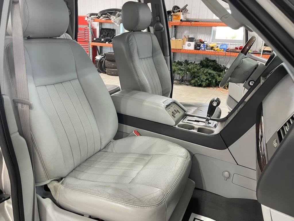 Used 2005 Lincoln Navigator Luxury AWD/4WD image 25
