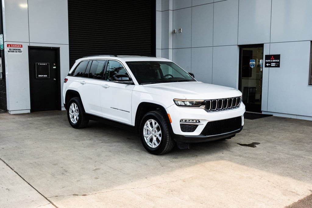 Used 2023 Jeep Grand Cherokee Limited AWD/4WD image 25