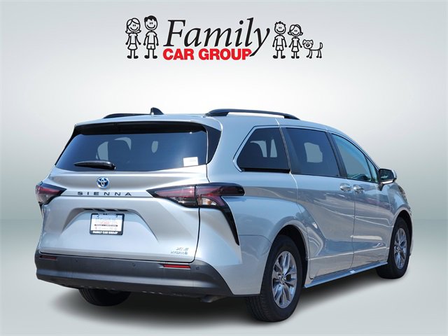 Certified 2023 Toyota Sienna XLE image 4