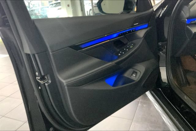 Used 2024 BMW i5 eDrive40i w/ M Sport Package RWD image 10