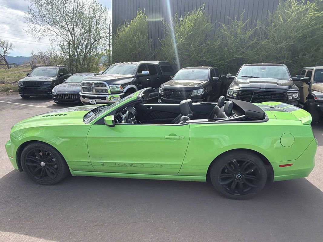 Used 2013 Ford Mustang GT Premium w/ Electronics Pkg RWD image 11