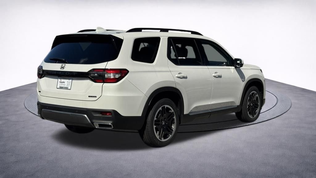 New 2026 Honda Pilot Touring image 5