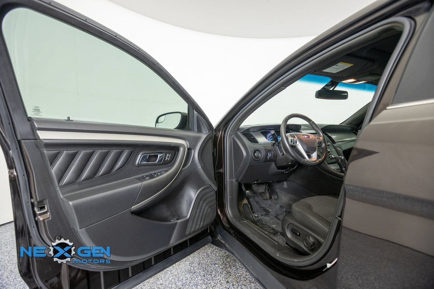 Used 2013 Ford Taurus SEL FWD image 9