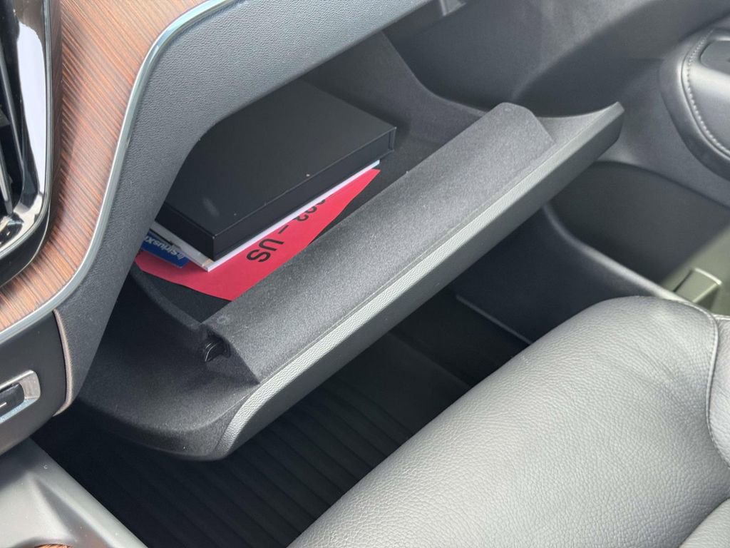 Certified 2023 Volvo XC60 B5 Plus image 31