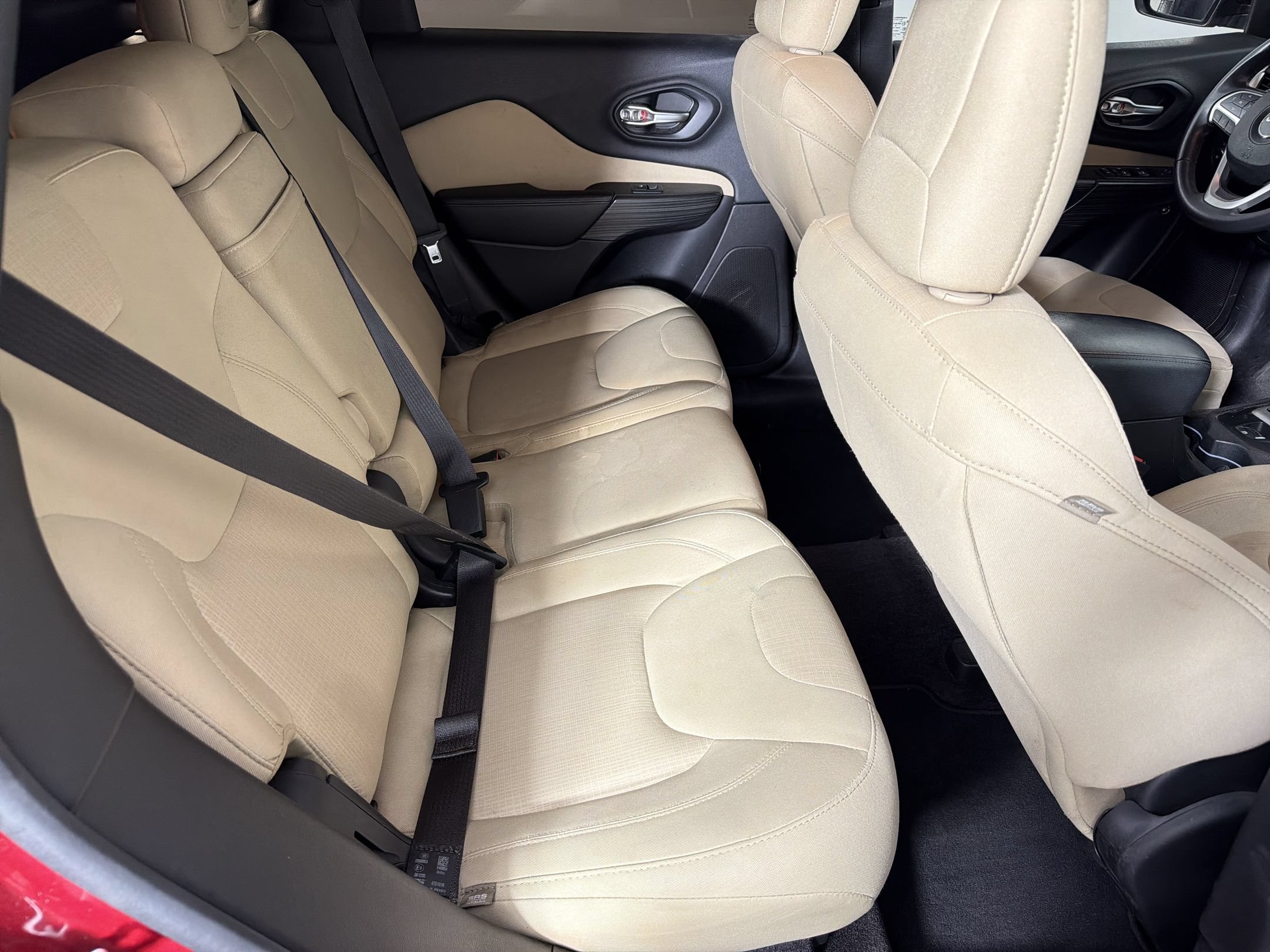 Used 2016 Jeep Cherokee Latitude w/ Comfort/Convenience Group AWD/4WD image 29
