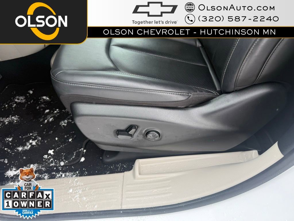 Used 2024 Chrysler Pacifica Touring-L image 12