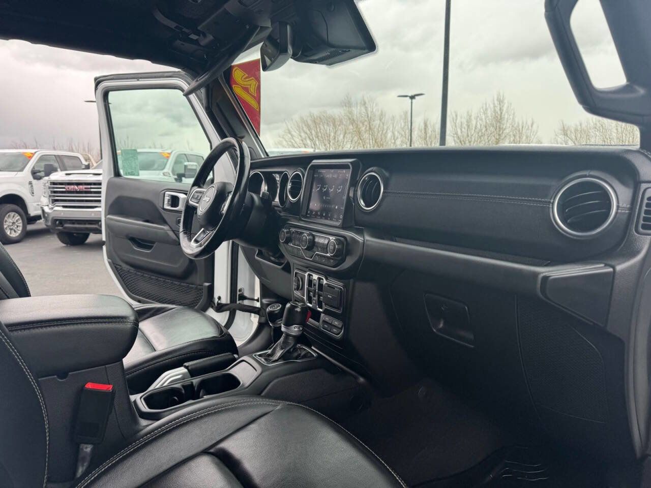 Used 2021 Jeep Wrangler Unlimited Sahara w/ Uconnect 4C Nav & Sound Group AWD/4WD image 33