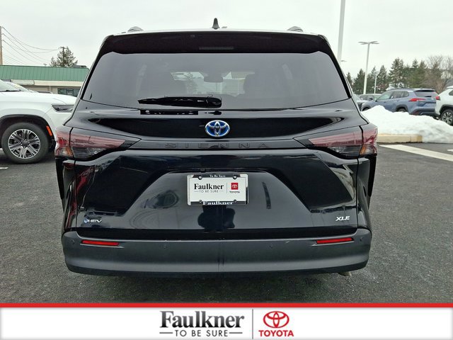 Certified 2025 Toyota Sienna XLE image 5