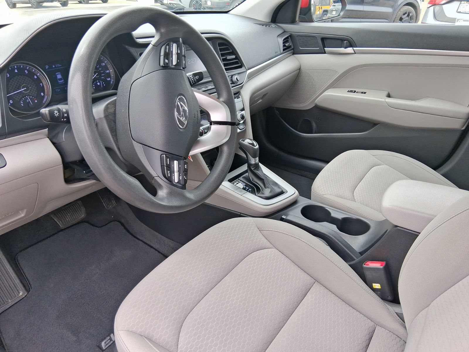 Used 2020 Hyundai Elantra SE FWD image 10