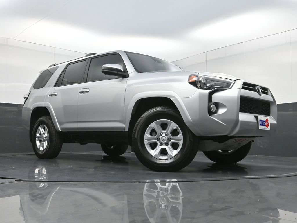 Used 2020 Toyota 4Runner SR5 AWD/4WD image 23
