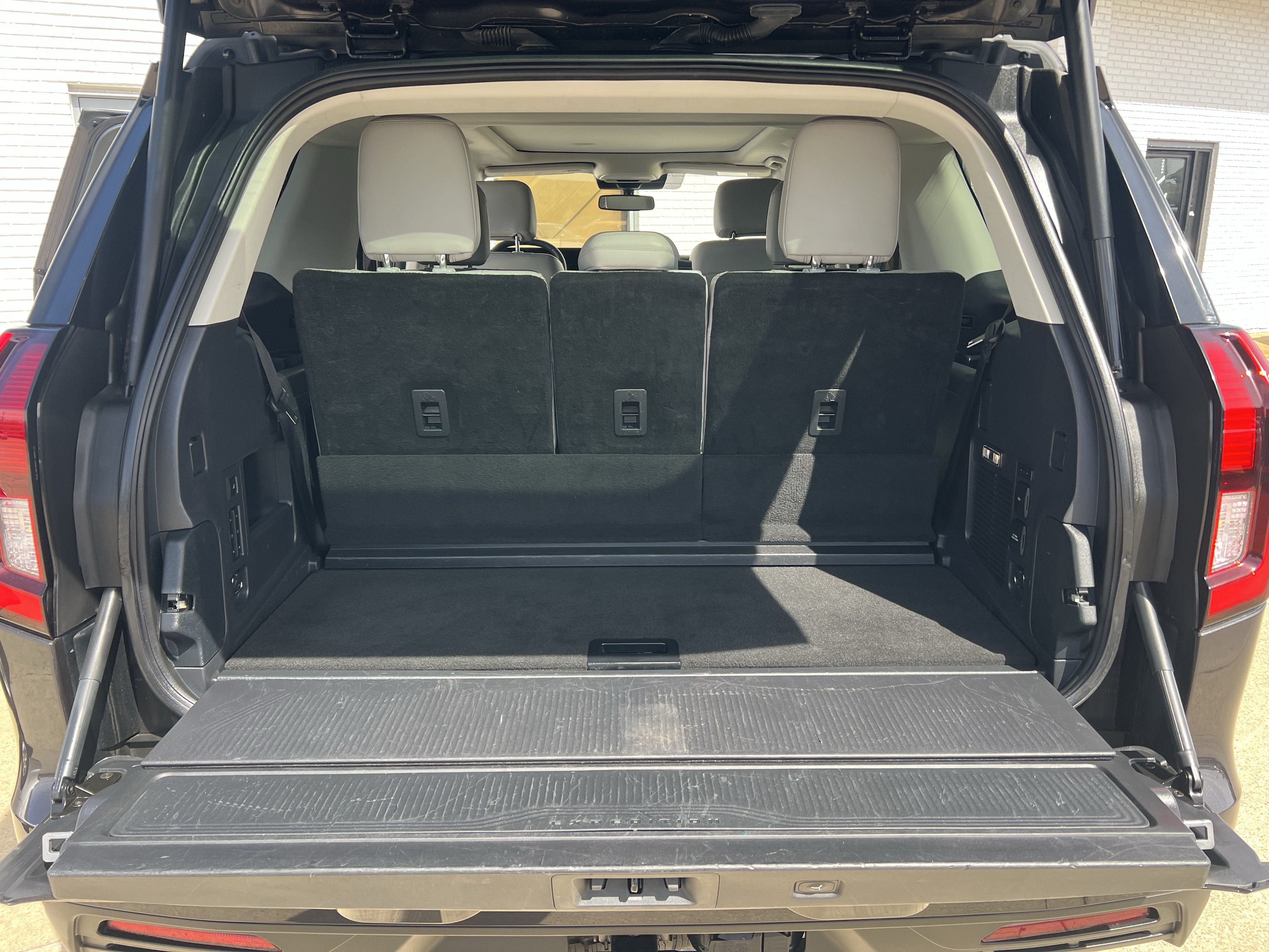 Used 2025 Ford Expedition Active AWD/4WD image 24