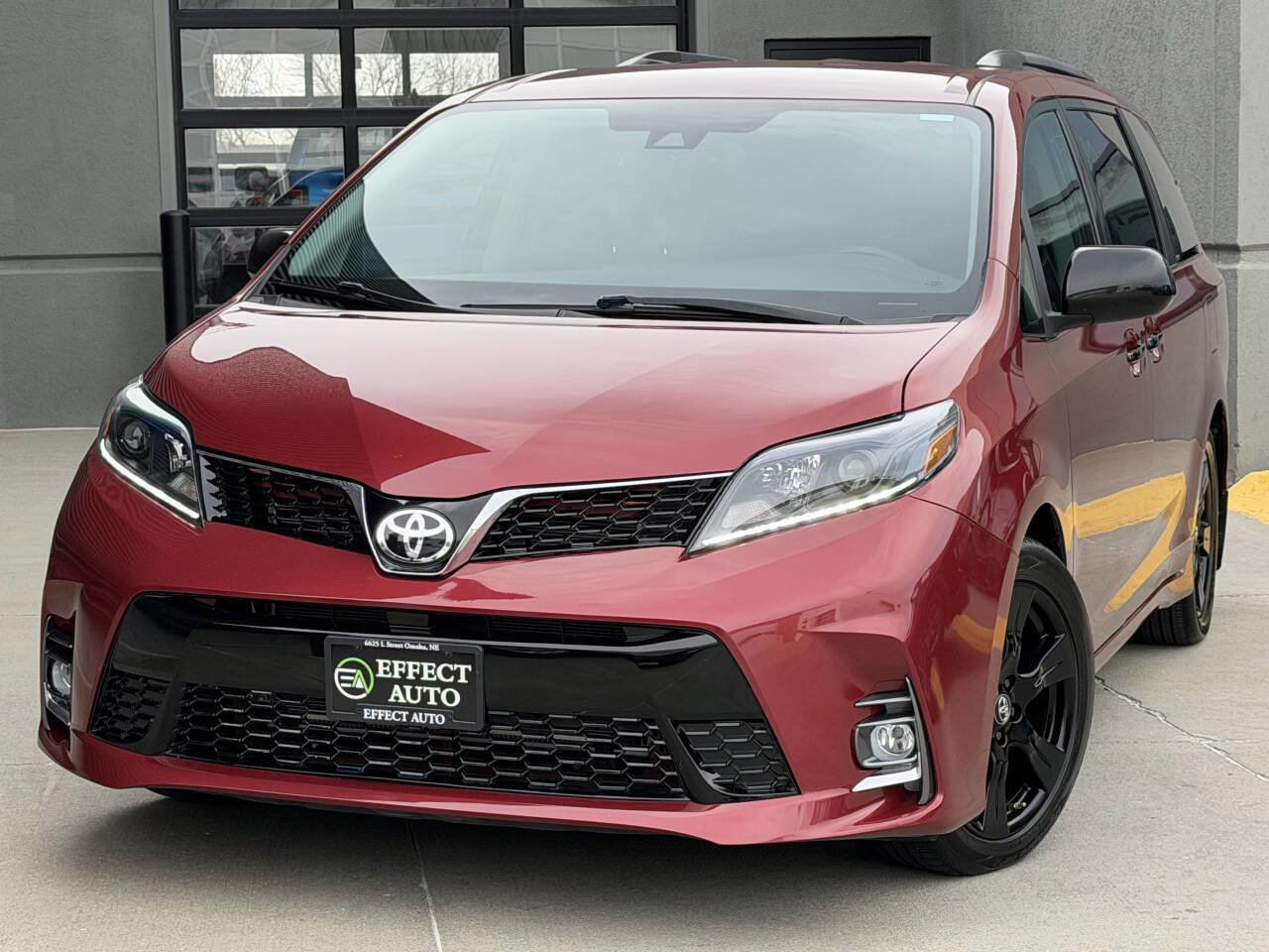 Used 2020 Toyota Sienna SE FWD image 3