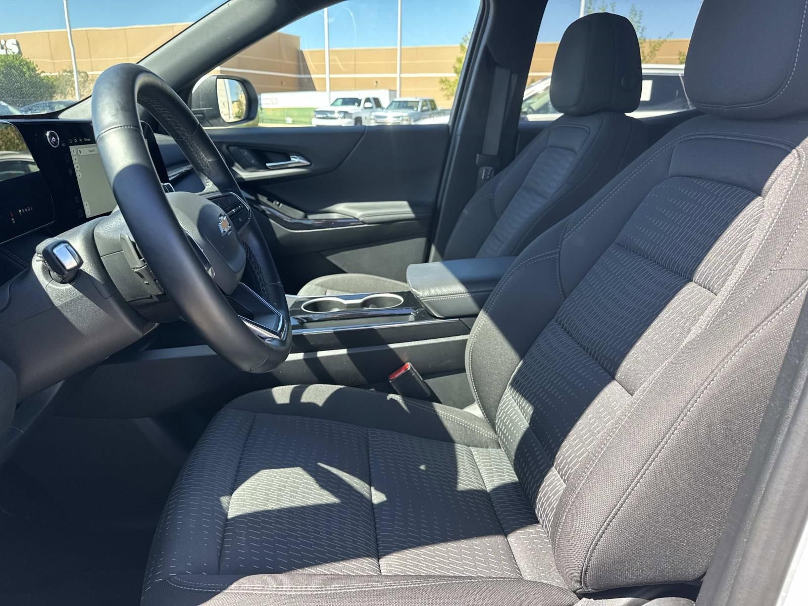 Used 2025 Chevrolet Equinox LT AWD/4WD image 16