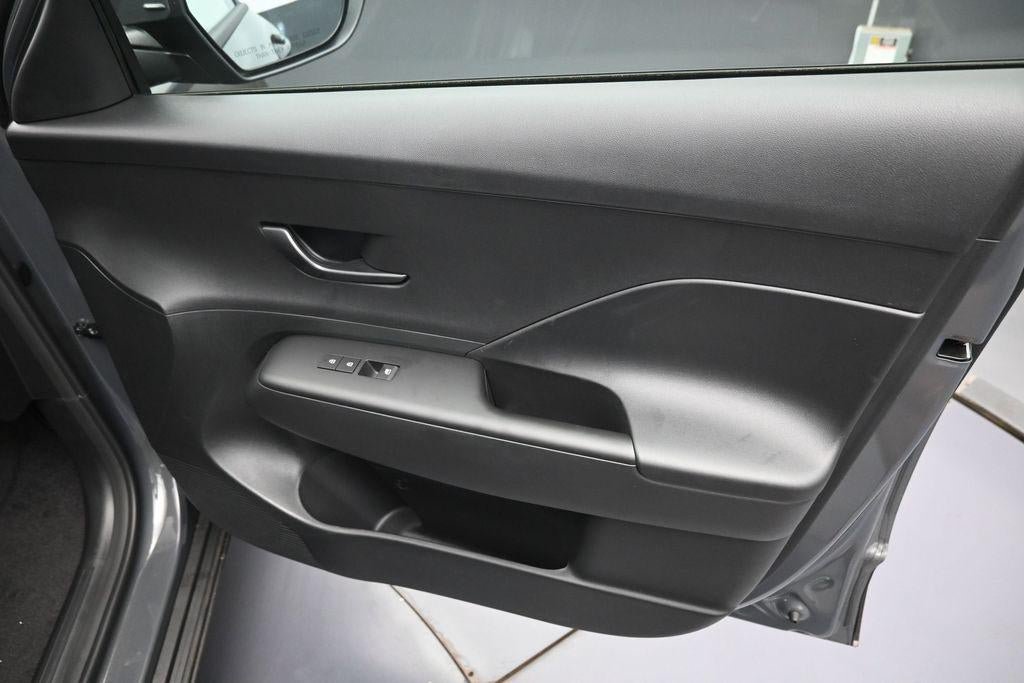 New 2027 Hyundai Kona SE FWD image 31